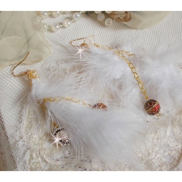 Myk hvit gyllen BO laget med b&oslash;hmiske indiske fj&aelig;r