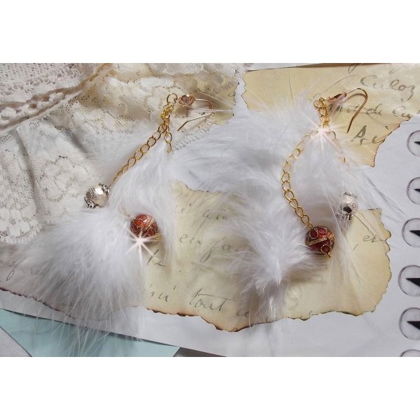 Myk hvit gyllen BO laget med b&oslash;hmiske indiske fj&aelig;r