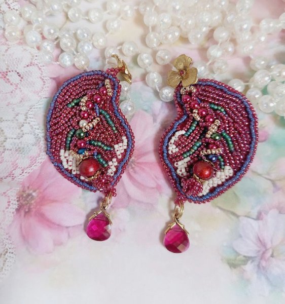 BO Enchantement d'Automne brodert med Swarovski-krystaller, perler og fr&oslash;perler