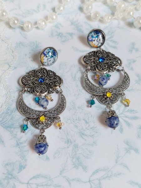 BO Il Etait une Fois cr&eacute;&eacute;es avec m&eacute;daillon m&eacute;tal et laiton, cabochons verres et perles cristal Swarovski 