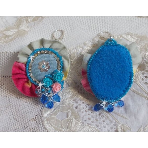 BO Far West brodert med denimstoff, harpiksroser, Swarovski-krystaller, forskjellige perler, fr&oslash;perler og 925/1000 s&oslash;lvsviller og andre perler