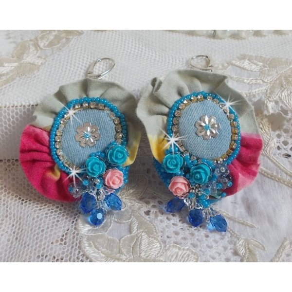 BO Far West brodert med denimstoff, harpiksroser, Swarovski-krystaller, forskjellige perler, fr&oslash;perler og 925/1000 s&oslash;lvsviller og andre perler