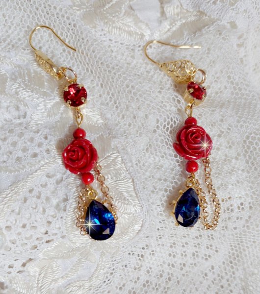 BO Flamenca mont&eacute;es avec cabochons en Cristal, roses en R&eacute;sine, perles rondes en Jade, une cha&icirc;ne avec des poires en oxyde de Zirconium