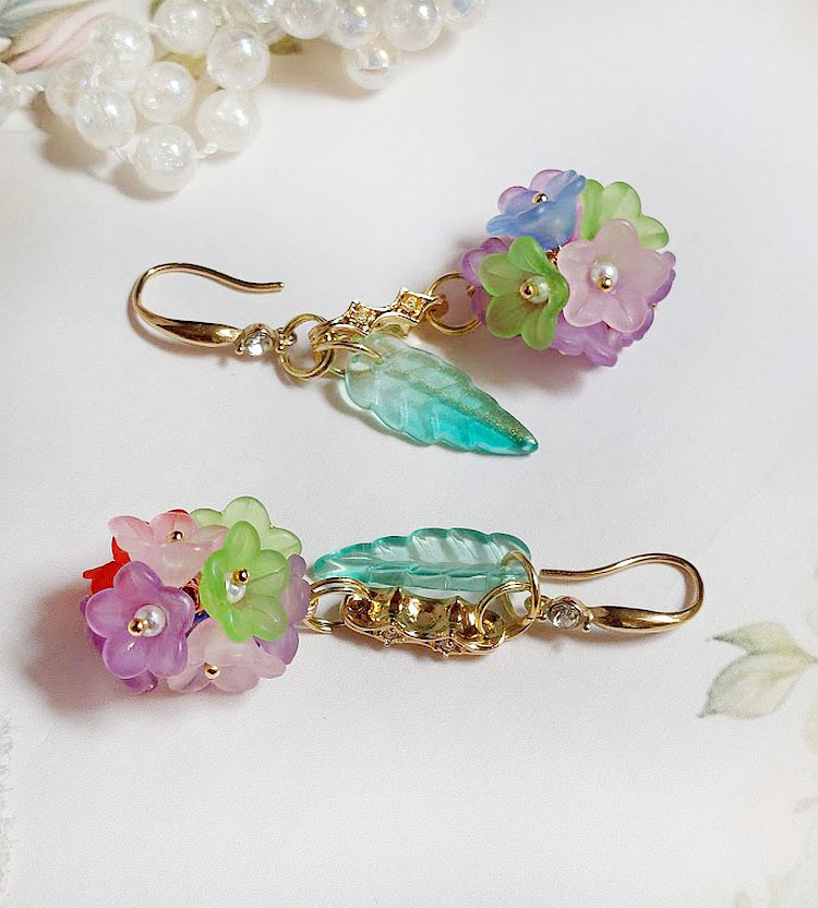 BO Fleurettes cr&eacute;&eacute;es avec fleurs synth&eacute;tiques, perles verres et Cristaux de Swarovski