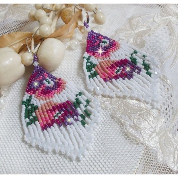 BO Cherry Blossoms laget med Opaque White, Pink i forskjellige nyanser, Green med Toupies