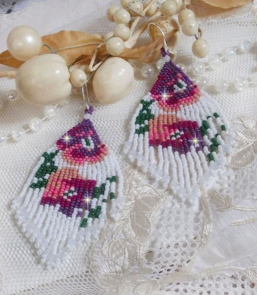 BO Cherry Blossoms laget med Opaque White, Pink i forskjellige nyanser, Green med Toupies