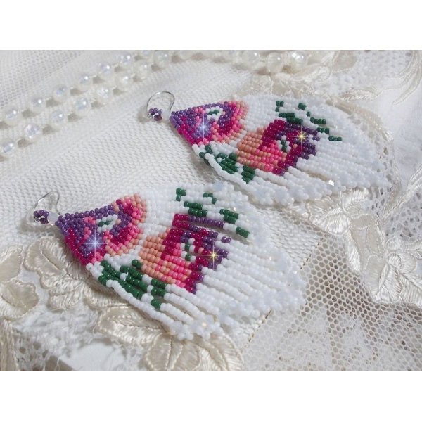 BO Cherry Blossoms laget med Opaque White, Pink i forskjellige nyanser, Green med Toupies