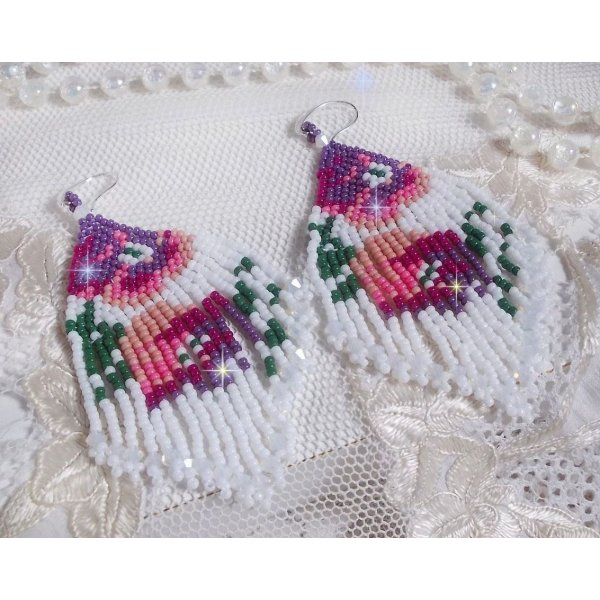 BO Cherry Blossoms laget med Opaque White, Pink i forskjellige nyanser, Green med Toupies