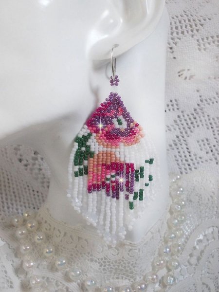 BO Cherry Blossoms laget med Opaque White, Pink i forskjellige nyanser, Green med Toupies