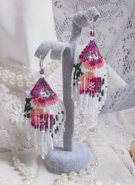 BO Cherry Blossoms laget med Opaque White, Pink i forskjellige nyanser, Green med Toupies