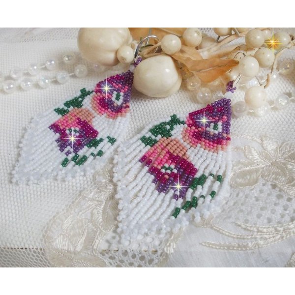 BO Cherry Blossoms laget med Opaque White, Pink i forskjellige nyanser, Green med Toupies