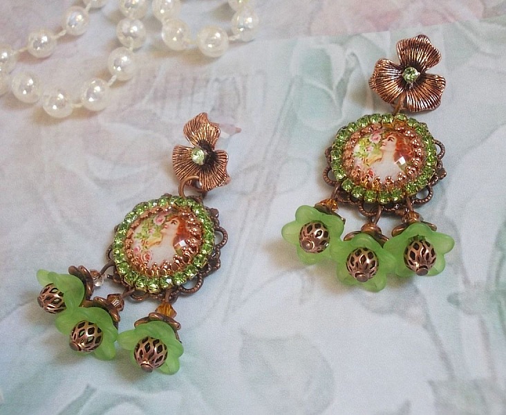 BO Forest of Flowers laget med lucite blomster, forst&oslash;rrelsesglass cabochons, krystaller, utskrifter og diverse tilbeh&oslash;r