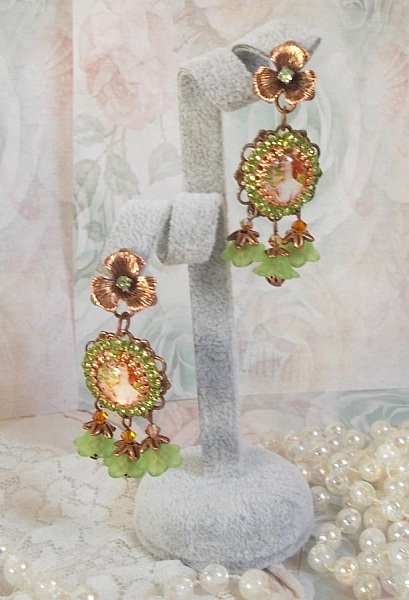 BO Forest of Flowers laget med lucite blomster, forst&oslash;rrelsesglass cabochons, krystaller, utskrifter og diverse tilbeh&oslash;r