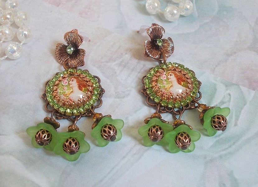 BO Forest of Flowers laget med lucite blomster, forst&oslash;rrelsesglass cabochons, krystaller, utskrifter og diverse tilbeh&oslash;r