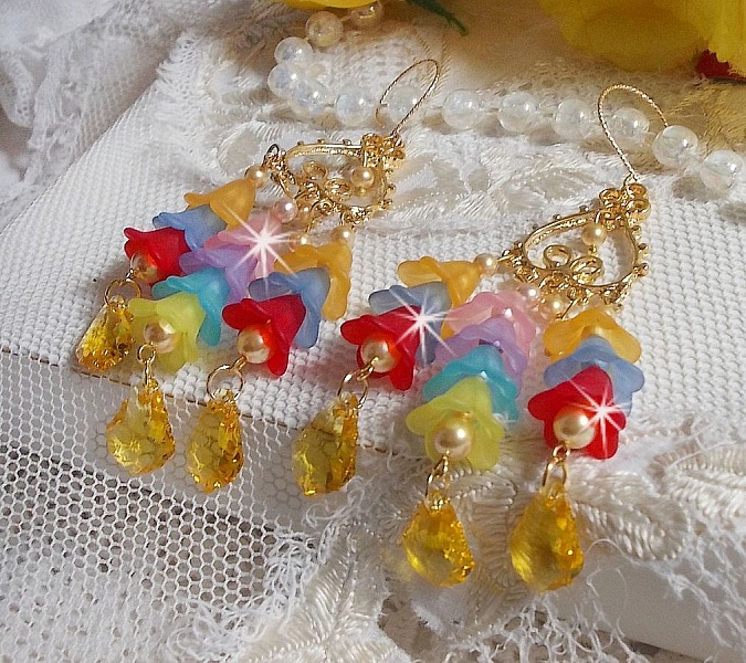 BO Garden Flowers med Swarovski-krystaller og Lucite-blomster i forskjellige farger.