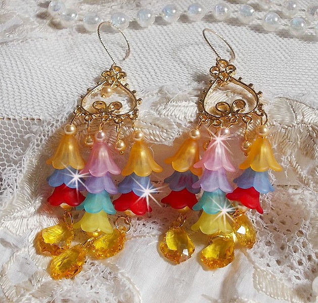 BO Garden Flowers med Swarovski-krystaller og Lucite-blomster i forskjellige farger.