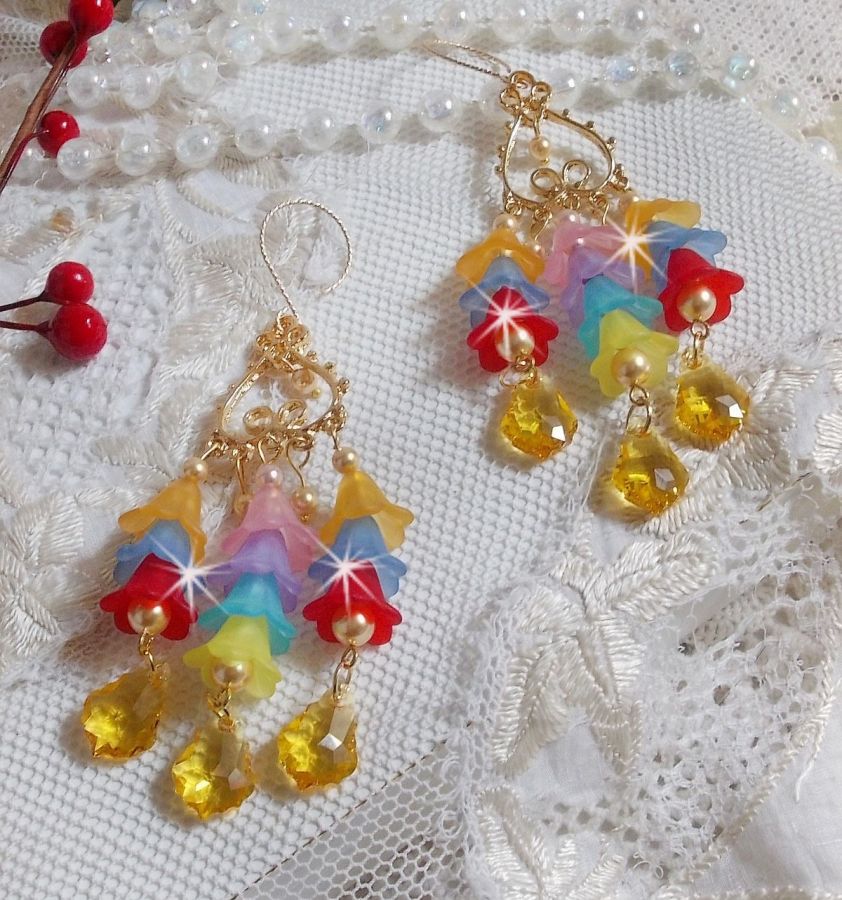BO Garden Flowers med Swarovski-krystaller og Lucite-blomster i forskjellige farger.