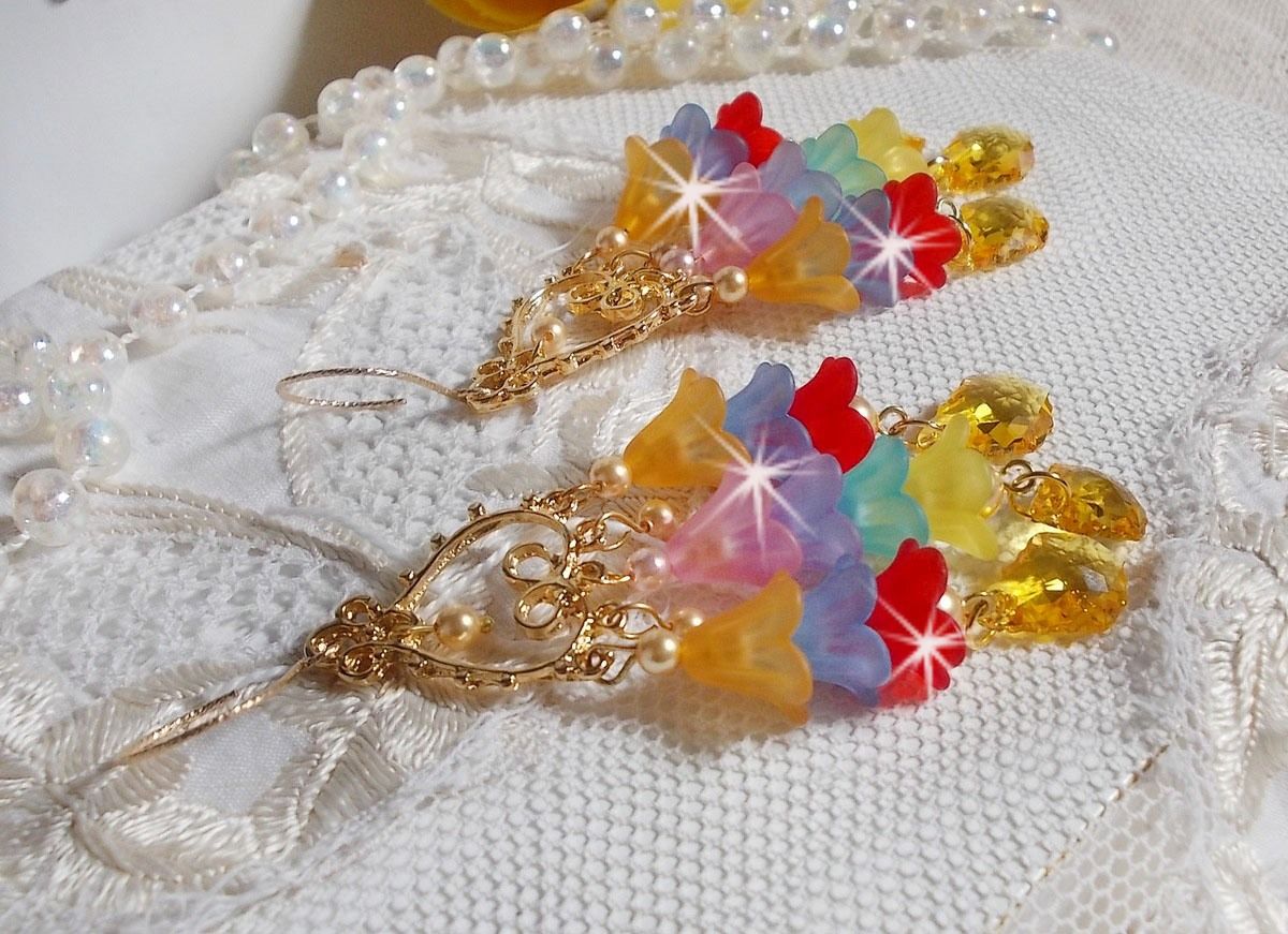 BO Garden Flowers med Swarovski-krystaller og Lucite-blomster i forskjellige farger.