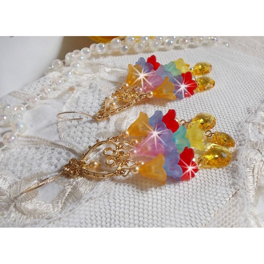 BO Garden Flowers med Swarovski-krystaller og Lucite-blomster i forskjellige farger.