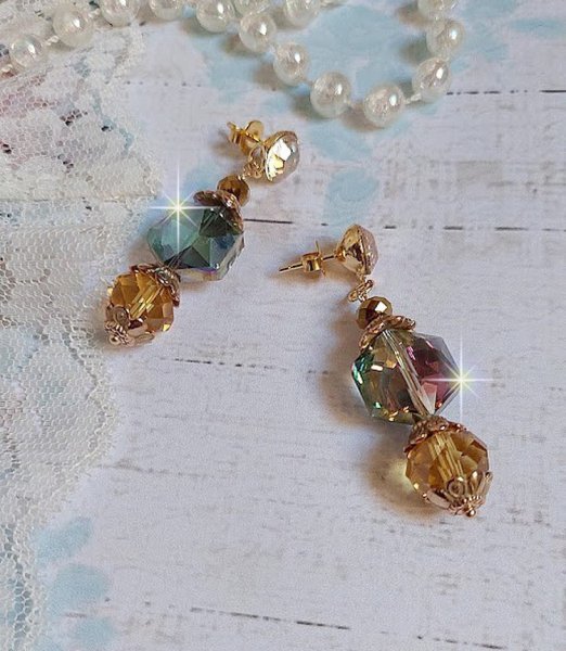 BO Glamour Scintillant mont&eacute;es avec cabochons et perles en Cristal, perles cubes octogonaux cristal &eacute;lectrolytique et clous d'oreilles en laiton dor&eacute;