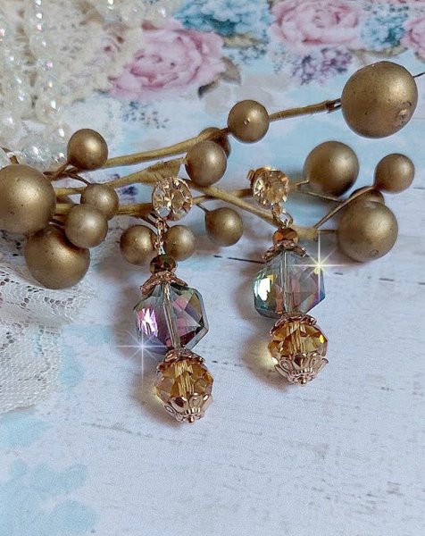 BO Glamour Scintillant mont&eacute;es avec cabochons et perles en Cristal, perles cubes octogonaux cristal &eacute;lectrolytique et clous d'oreilles en laiton dor&eacute;