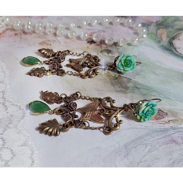 BO Green Palace laget med krystaller, charms, stempler, rosa harpiks cabochons og fasetterte glass anheng