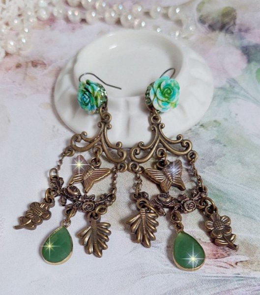 BO Green Palace laget med krystaller, charms, stempler, rosa harpiks cabochons og fasetterte glass anheng