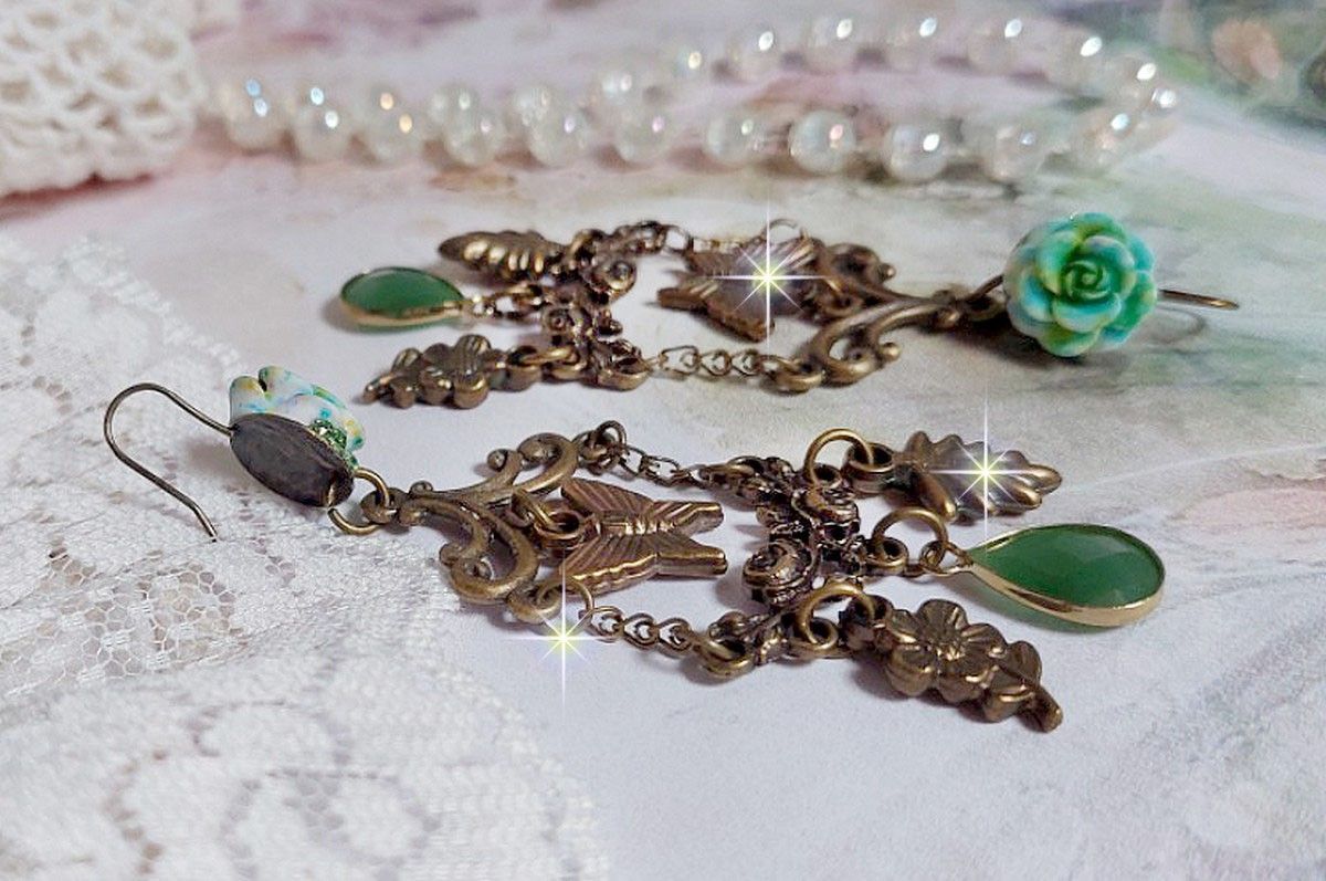 BO Green Palace laget med krystaller, charms, stempler, rosa harpiks cabochons og fasetterte glass anheng