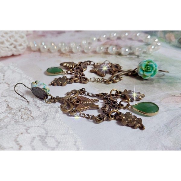 BO Green Palace laget med krystaller, charms, stempler, rosa harpiks cabochons og fasetterte glass anheng