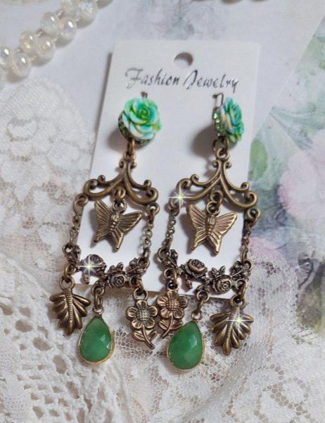 BO Green Palace laget med krystaller, charms, stempler, rosa harpiks cabochons og fasetterte glass anheng