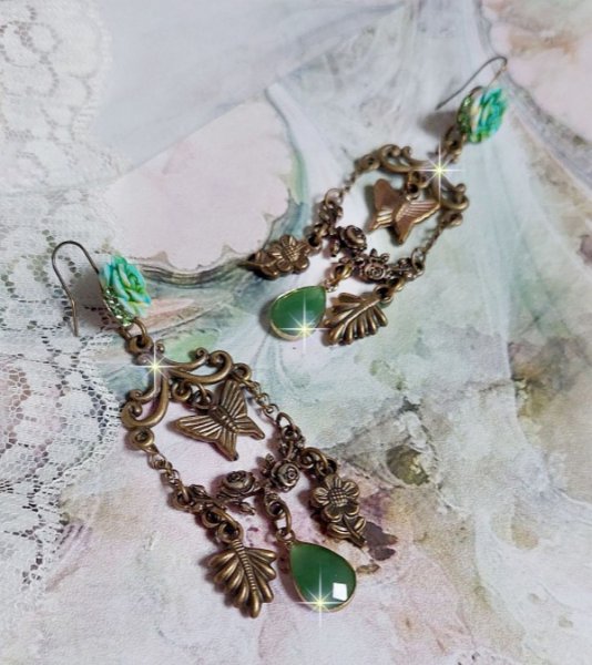 BO Green Palace laget med krystaller, charms, stempler, rosa harpiks cabochons og fasetterte glass anheng