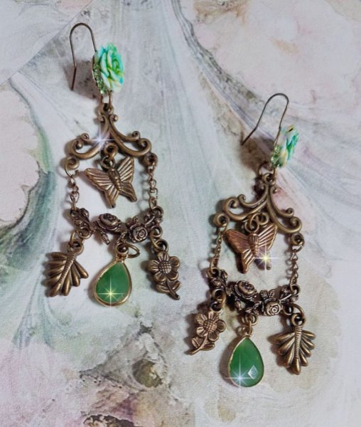 BO Green Palace laget med krystaller, charms, stempler, rosa harpiks cabochons og fasetterte glass anheng