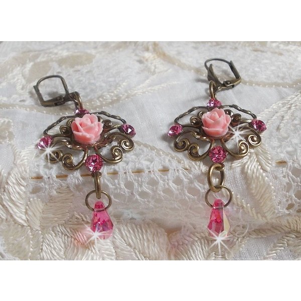 BO Irresistible Eden Collection med disse Swarovski-krystallene montert p&aring; lysestaker i bronse.