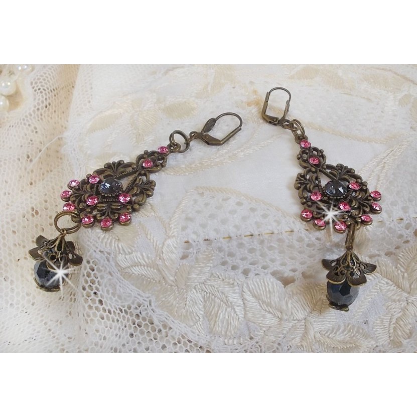BO Irresistible Love Collection med Swarovski-krystaller montert på filigranlysestaker i bronse.