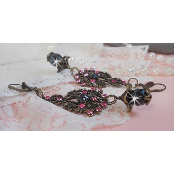 BO Irresistible Love Collection med Swarovski-krystaller montert på filigranlysestaker i bronse.