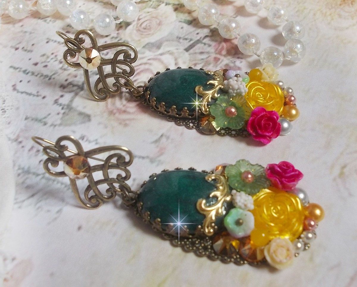 BO Jadeblomster laget med ovale malaysiske jadekabochoner, Swarovski-krystaller, harpiksperler, glassblomster med kvalitetstilbehør 