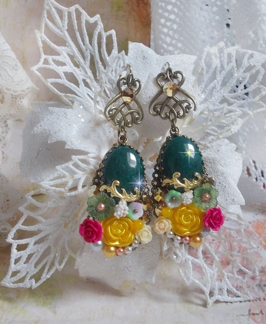 BO Jadeblomster laget med ovale malaysiske jadekabochoner, Swarovski-krystaller, harpiksperler, glassblomster med kvalitetstilbehør 