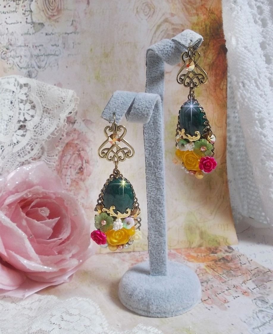BO Jadeblomster laget med ovale malaysiske jadekabochoner, Swarovski-krystaller, harpiksperler, glassblomster med kvalitetstilbehør 
