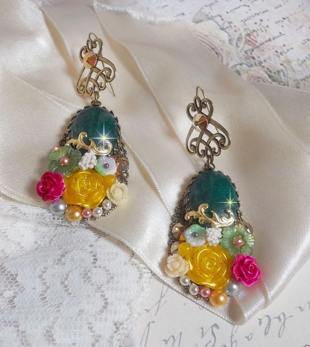 BO Jadeblomster laget med ovale malaysiske jadekabochoner, Swarovski-krystaller, harpiksperler, glassblomster med kvalitetstilbehør 