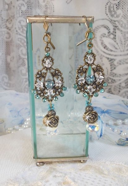 BO Lady i bl&aring;tt montert med Swarovski-krystaller og zirkonium med tilbeh&oslash;r i bronse.