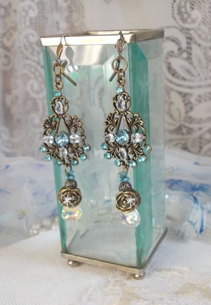 BO Lady i bl&aring;tt montert med Swarovski-krystaller og zirkonium med tilbeh&oslash;r i bronse.