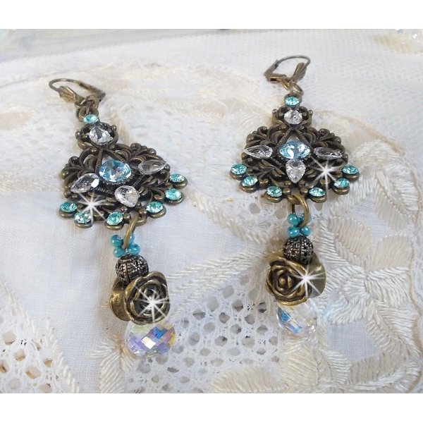 BO Lady i bl&aring;tt montert med Swarovski-krystaller og zirkonium med tilbeh&oslash;r i bronse.