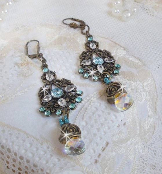 BO Lady i bl&aring;tt montert med Swarovski-krystaller og zirkonium med tilbeh&oslash;r i bronse.