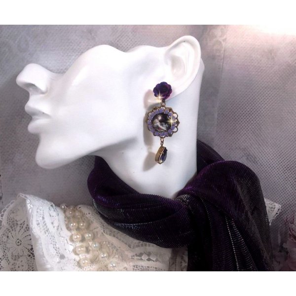 BO La Lavendi&egrave;re skapt med forst&oslash;rrelsesglass cabochons, PureCrystal krystaller, harpiks cabochons, gullbelagt og bronsefarget messing tilbeh&oslash;r