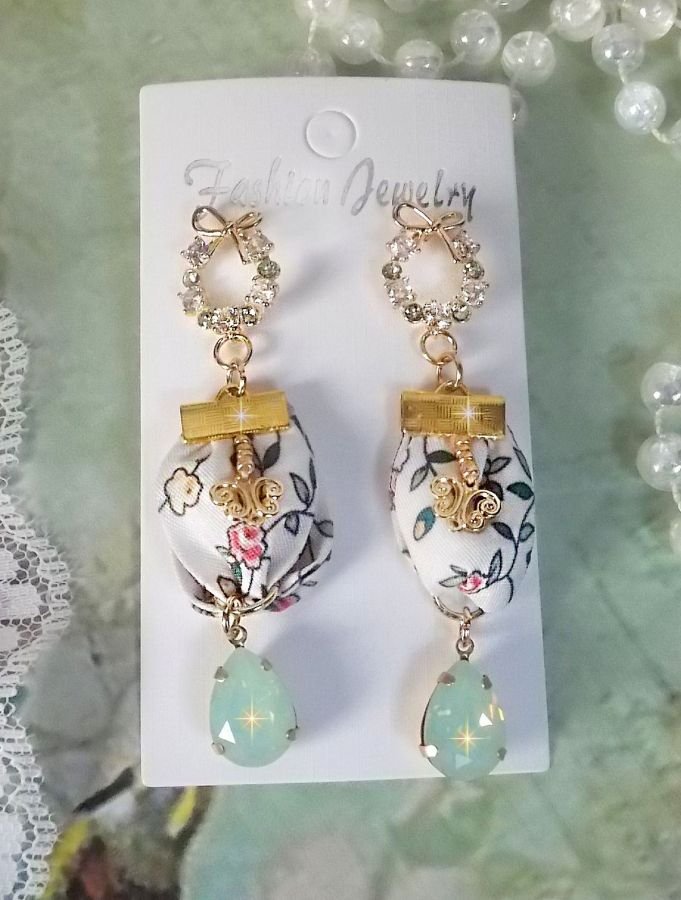 BO Liberty Flowers laget med Opal krystall cabochons; Gullbelagte øredobber og diverse tilbehør