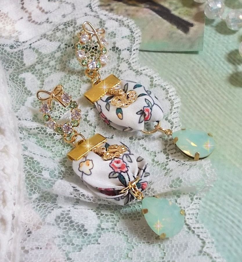 BO Liberty Flowers laget med Opal krystall cabochons; Gullbelagte øredobber og diverse tilbehør