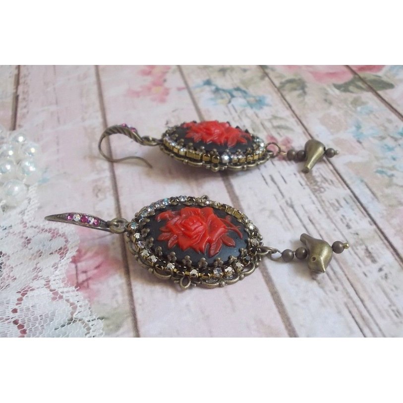 BO Loly Roses laget med harpiks cabochons, krystall rhinestone kjede med bronse tilbehør