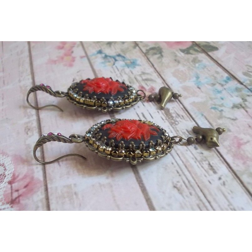 BO Loly Roses laget med harpiks cabochons, krystall rhinestone kjede med bronse tilbehør
