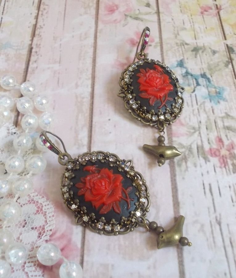 BO Loly Roses laget med harpiks cabochons, krystall rhinestone kjede med bronse tilbehør