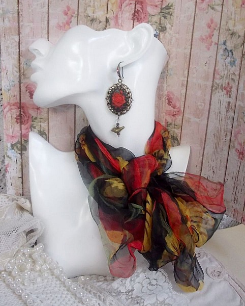 BO Loly Roses laget med harpiks cabochons, krystall rhinestone kjede med bronse tilbeh&oslash;r